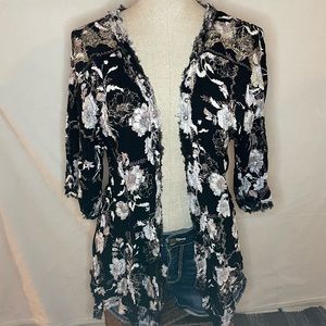 Gimmicks fly-away cardigan. Size medium
